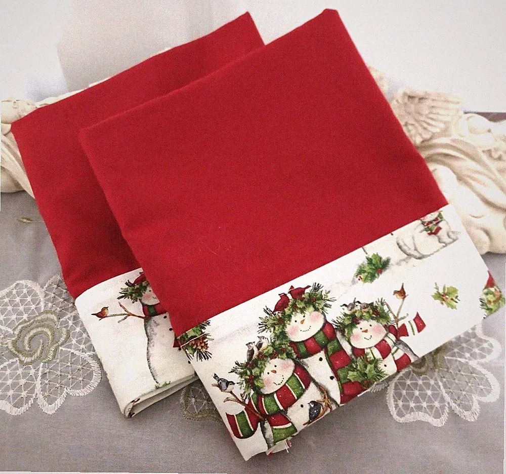 COUNTRY COTTAGE SET OF TWO SOLID RED & SNOWMAN BORDERED PILLOWCASES - NEW