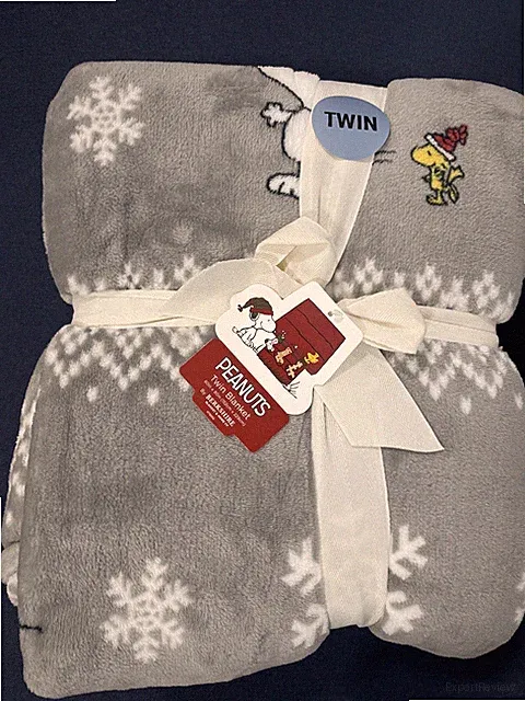 TWIN Snoopy ICE SKATING Peanuts Blanket Christmas 60x90" Snowman Fair isle