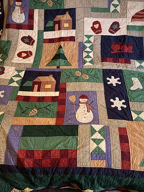 Unbranded Xmas Tree, Gloves, Skates, Snowman Etc 88 X91” Quilted Comforter Queen