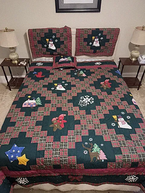 Vintage Christmas Queen Quilt 3 Pillow Shams Snowman Plaid Red Green Patchwork